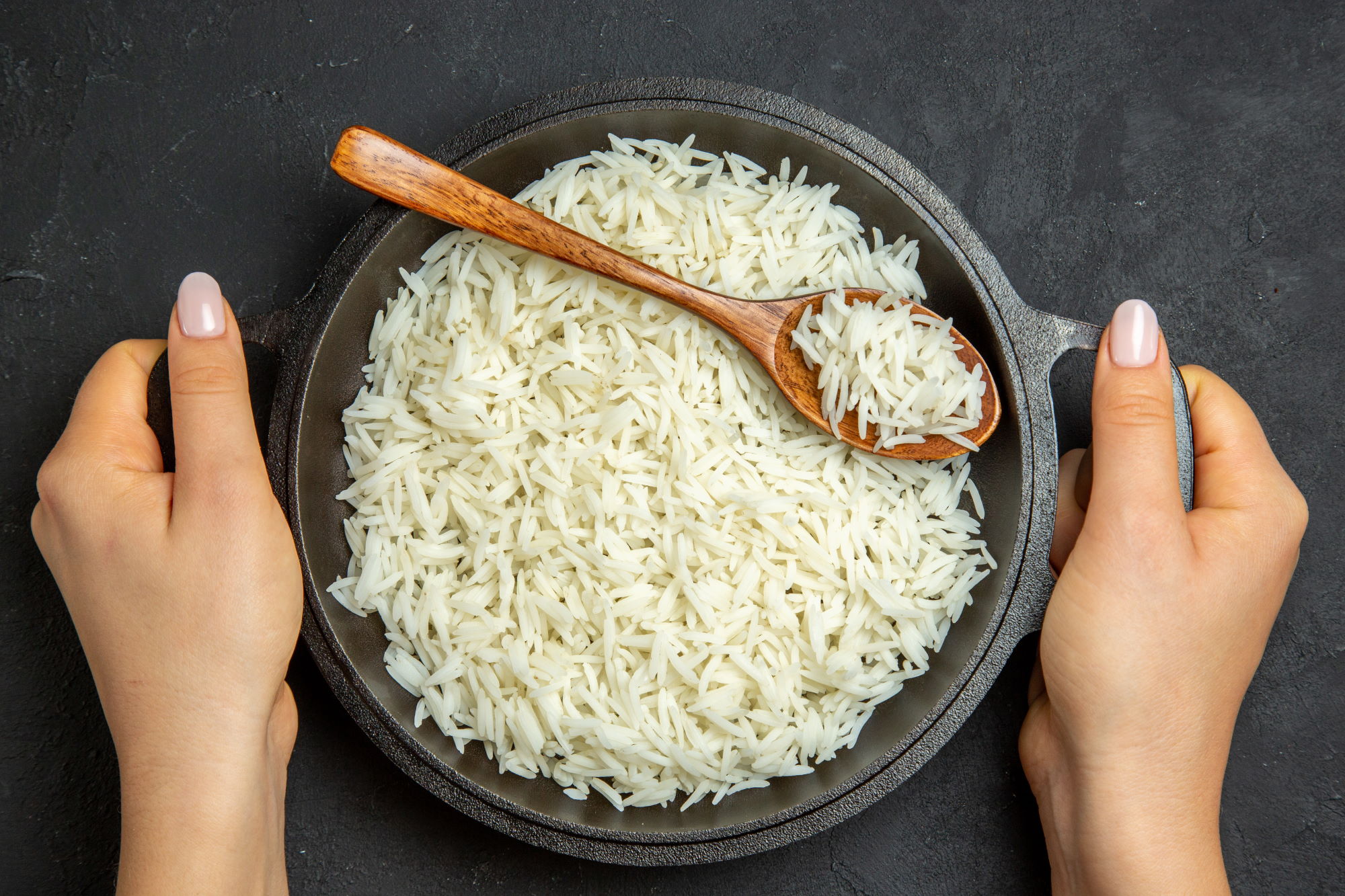 ¿Por qué enfriar el arroz antes de comerlo puede hacerlo más saludable?