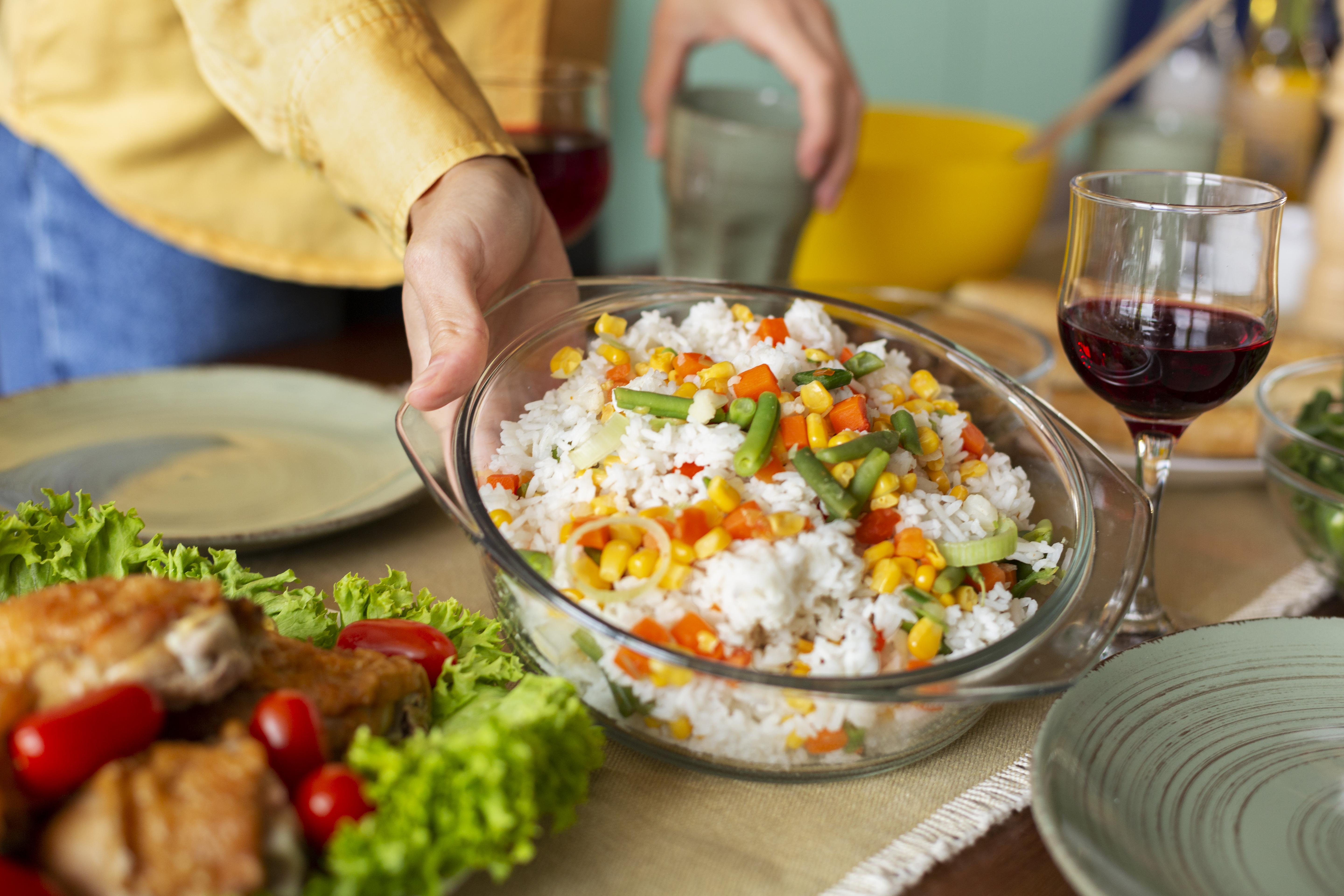 Tazon ed arroz blanco con verduras
